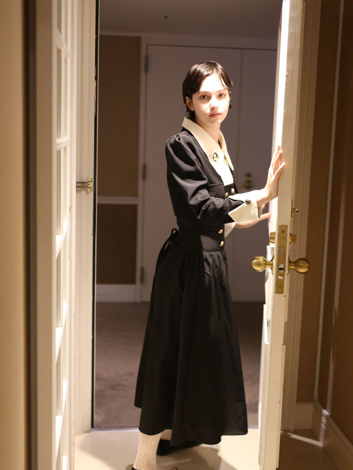 Ivory-Collar Elegance Set Up