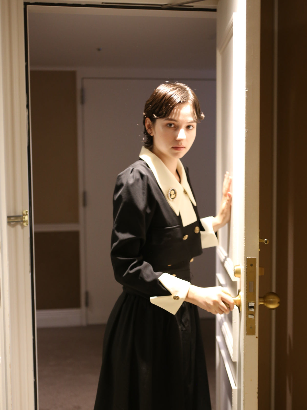 Ivory-Collar Elegance Set Up