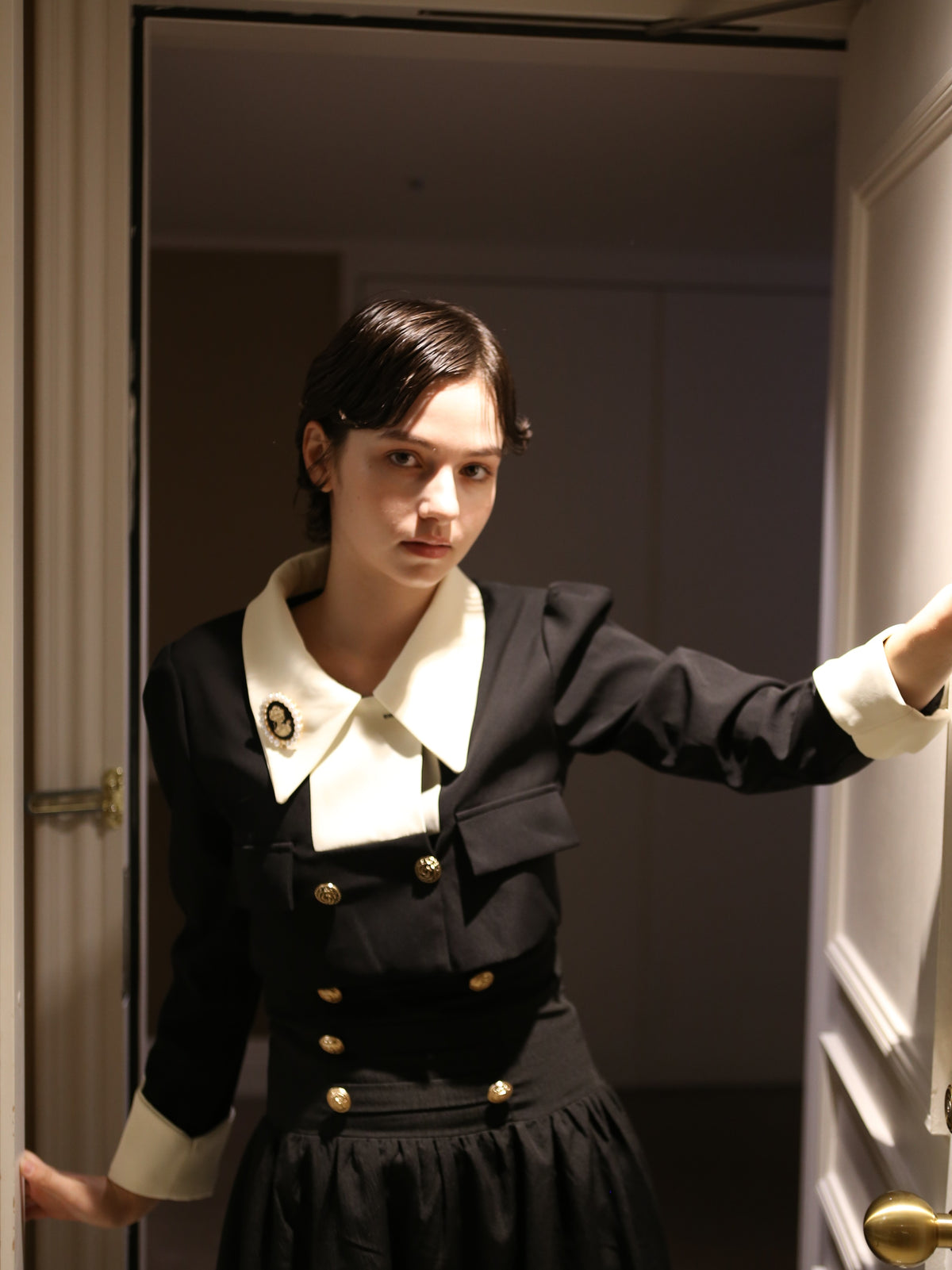 Ivory-Collar Elegance Set Up