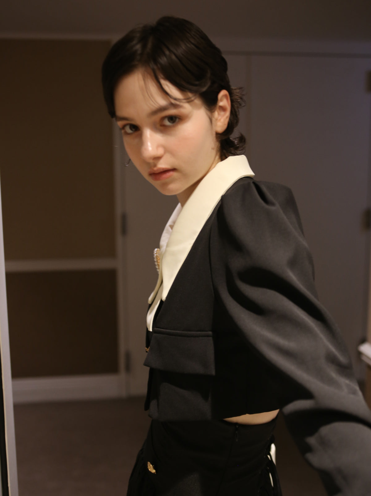 Ivory-Collar Elegance Set Up