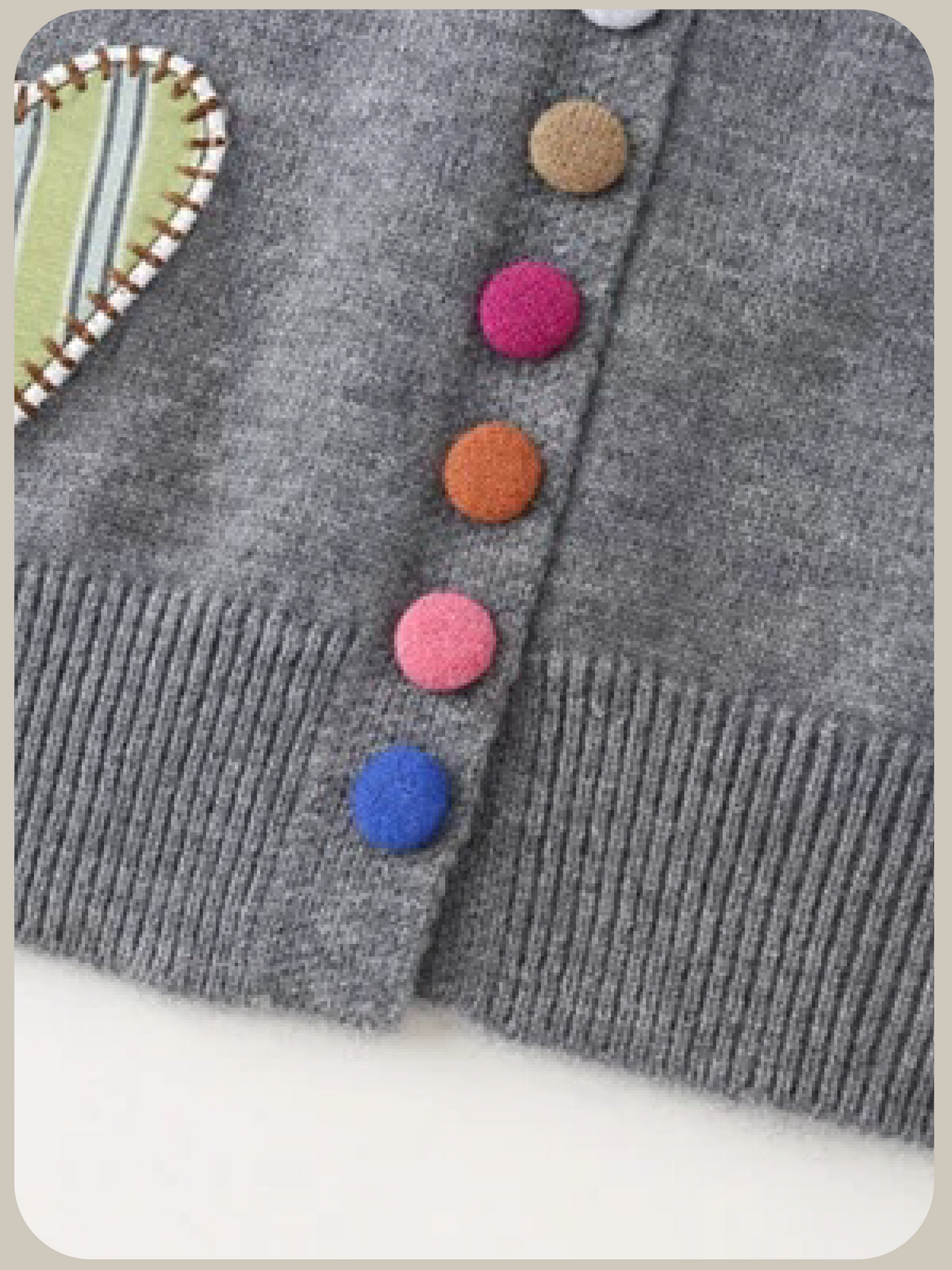 Multi Colored Button Heart Patch Cardigan/マルチカラーハート型ボタンパッチ付きカーディガン