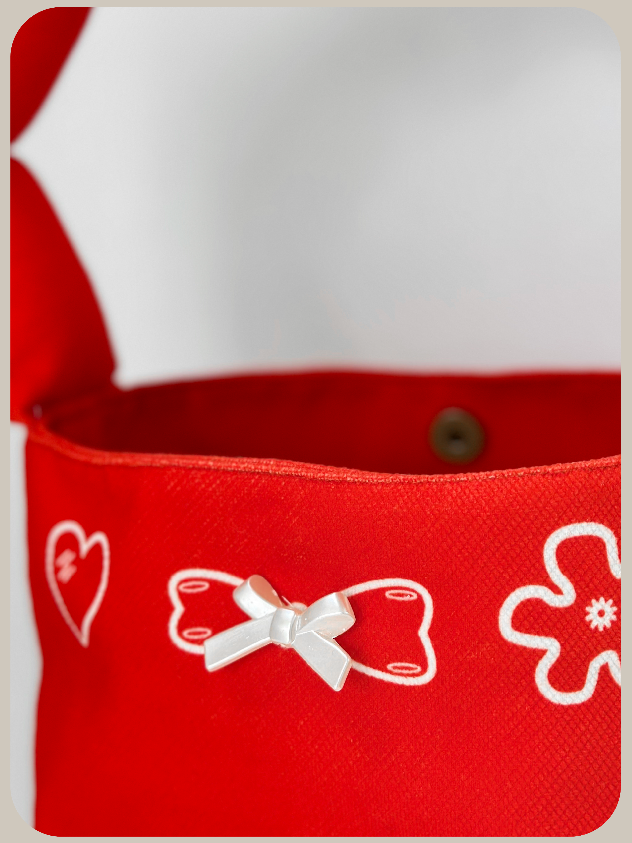 LA POMME petit Puffy Strap Bucket Bag.