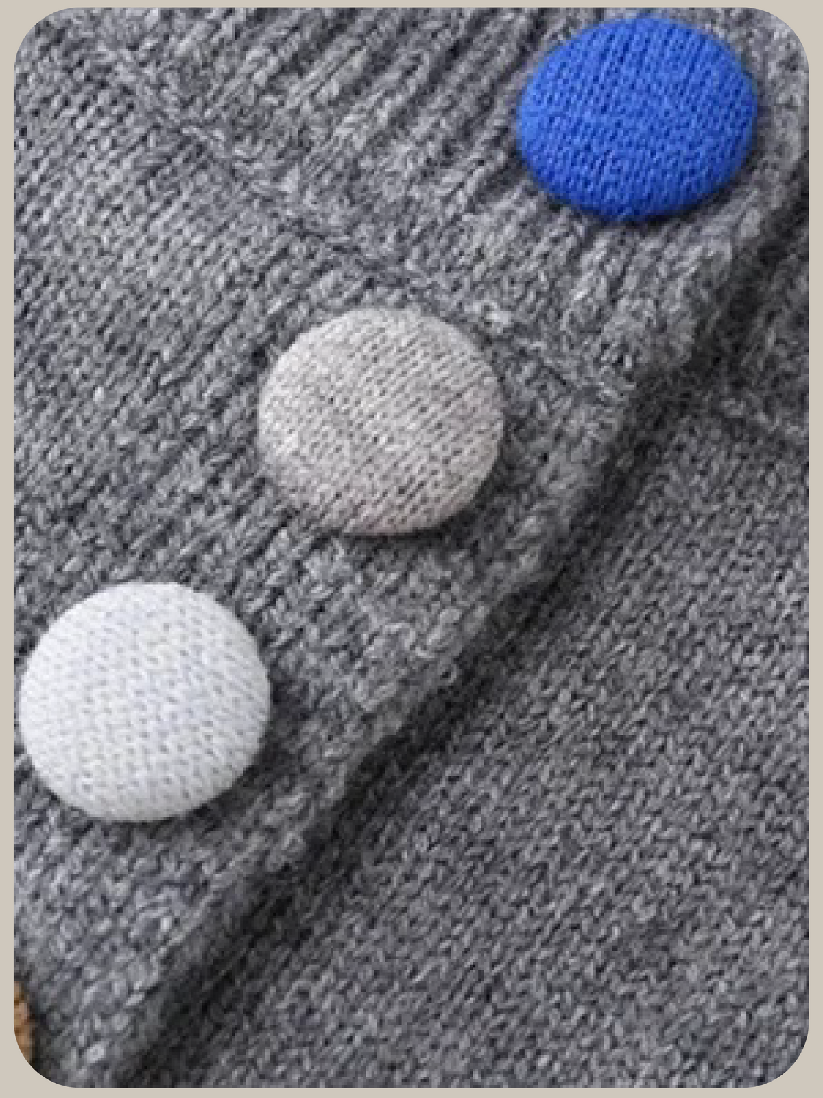 Multi Colored Button Heart Patch Cardigan/マルチカラーハート型ボタンパッチ付きカーディガン