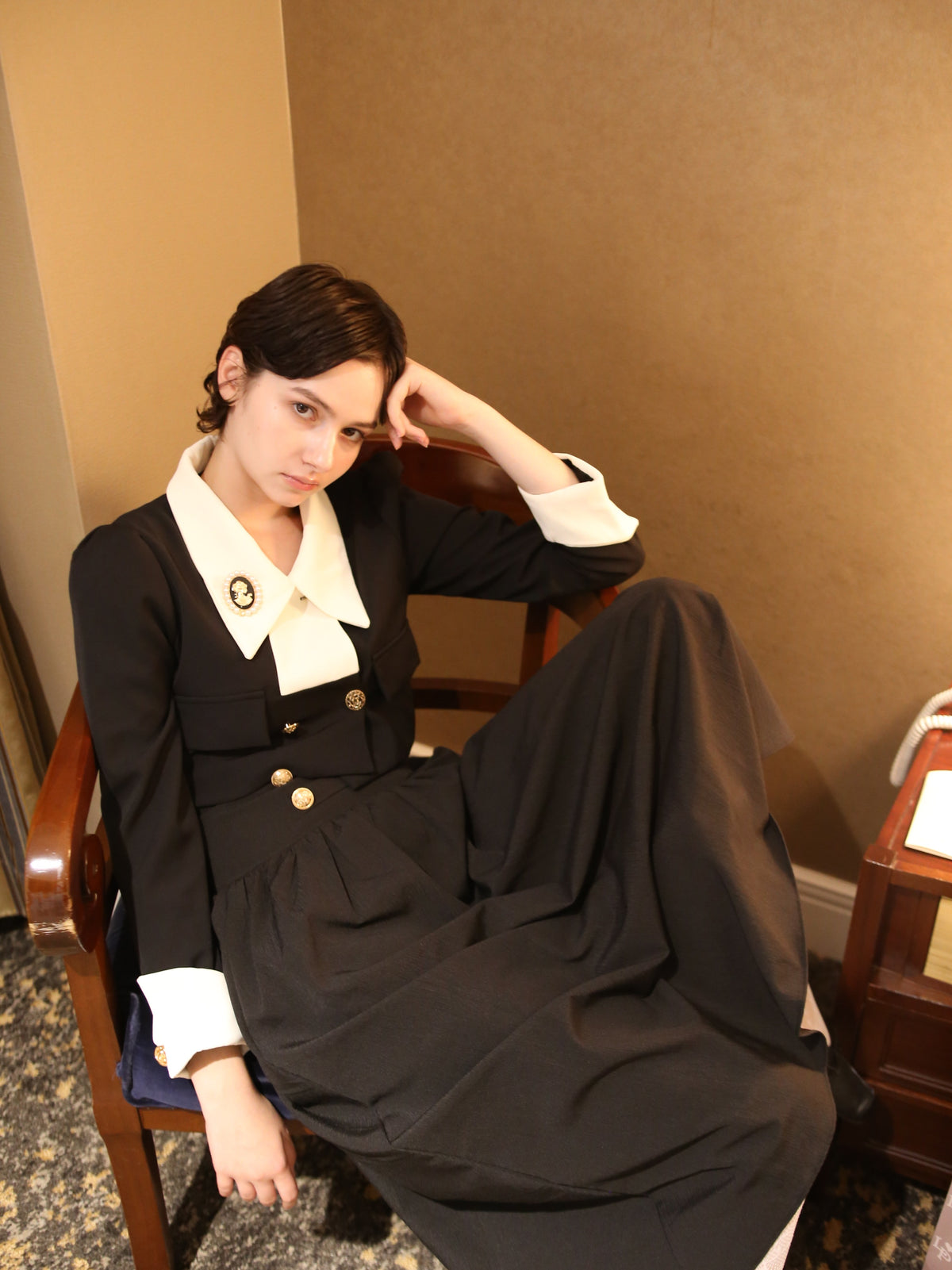 Ivory-Collar Elegance Set Up