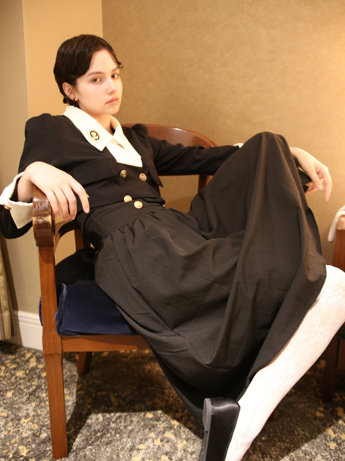 Ivory-Collar Elegance Set Up