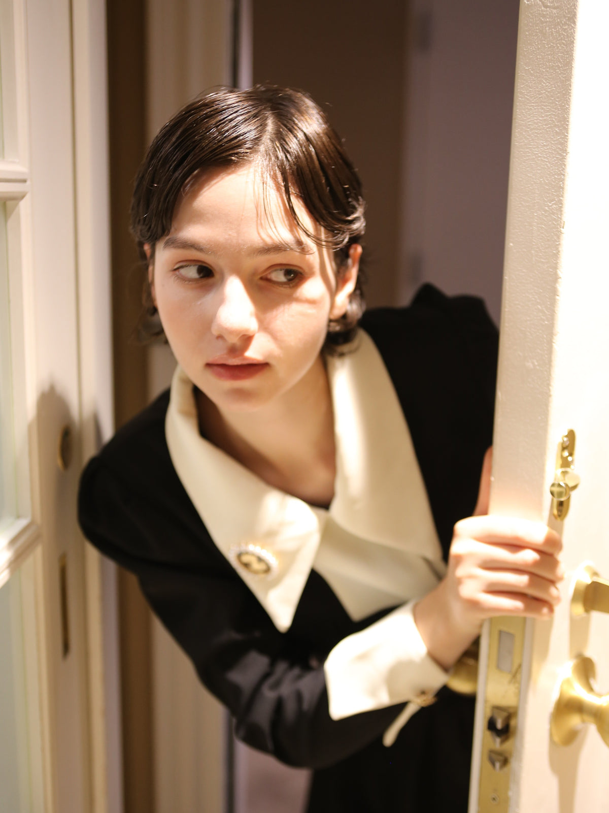 Ivory-Collar Elegance Set Up