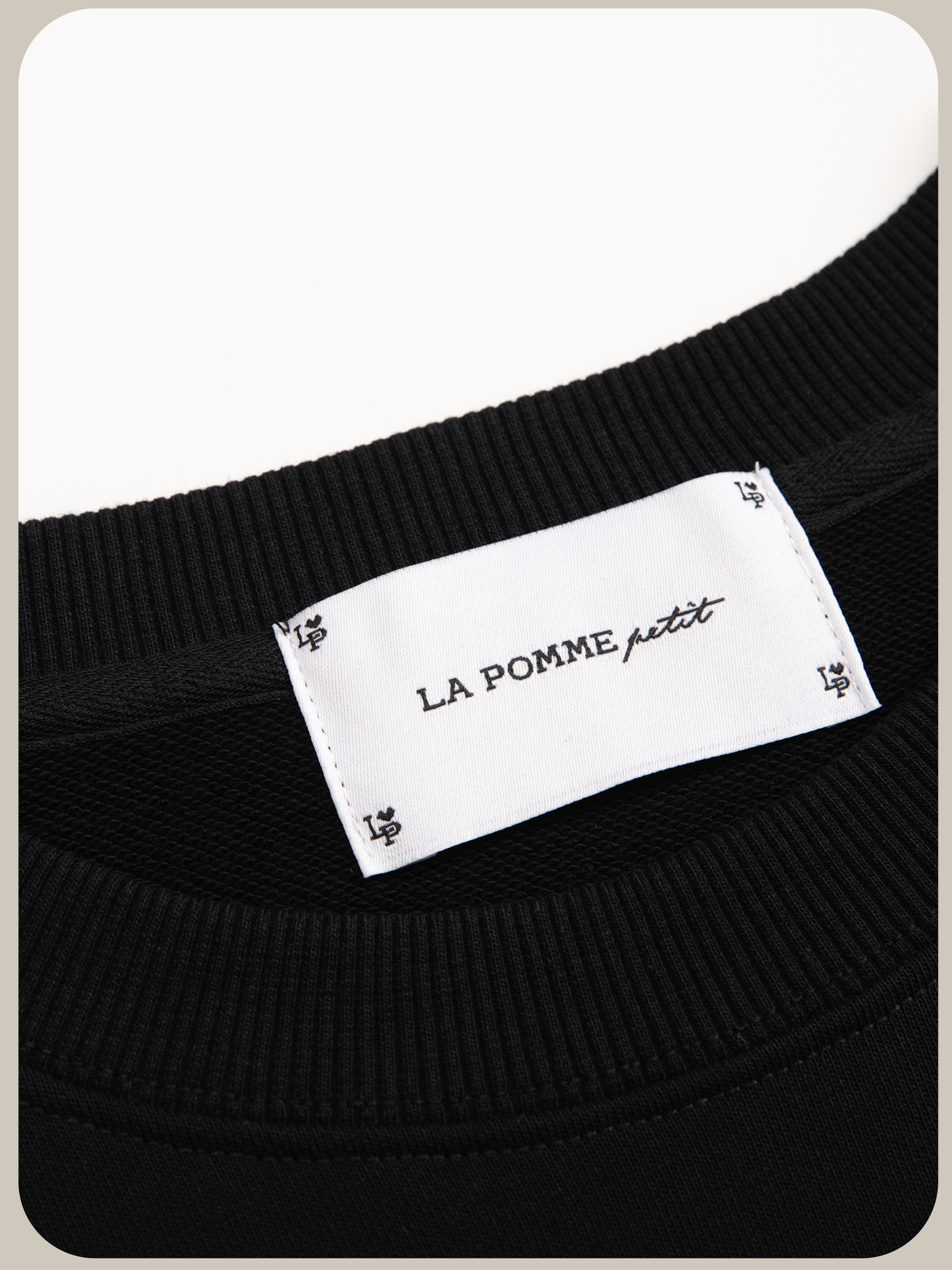 LA POMME petit Bow Heels Illustration Sweat